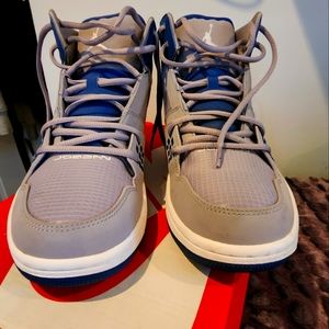 Mens Jordan's Size 9.5 Blue/Grey